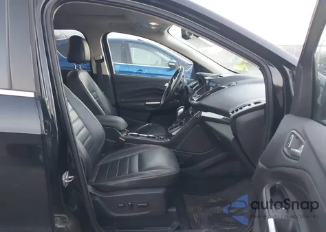 2016 Ford Escape Titanium z USA, uszkodzony, nr VIN 1FMCU9J92GUA82962